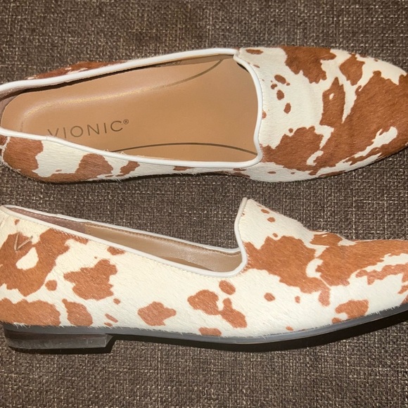 Vionic Brown and White Loafers - Picture 4 of 4